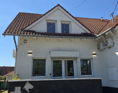 Homlokzat tisztítás után